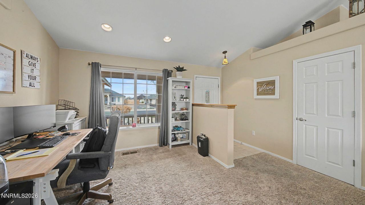 906 Julia Lane, Fernley, NV 89408 Photo