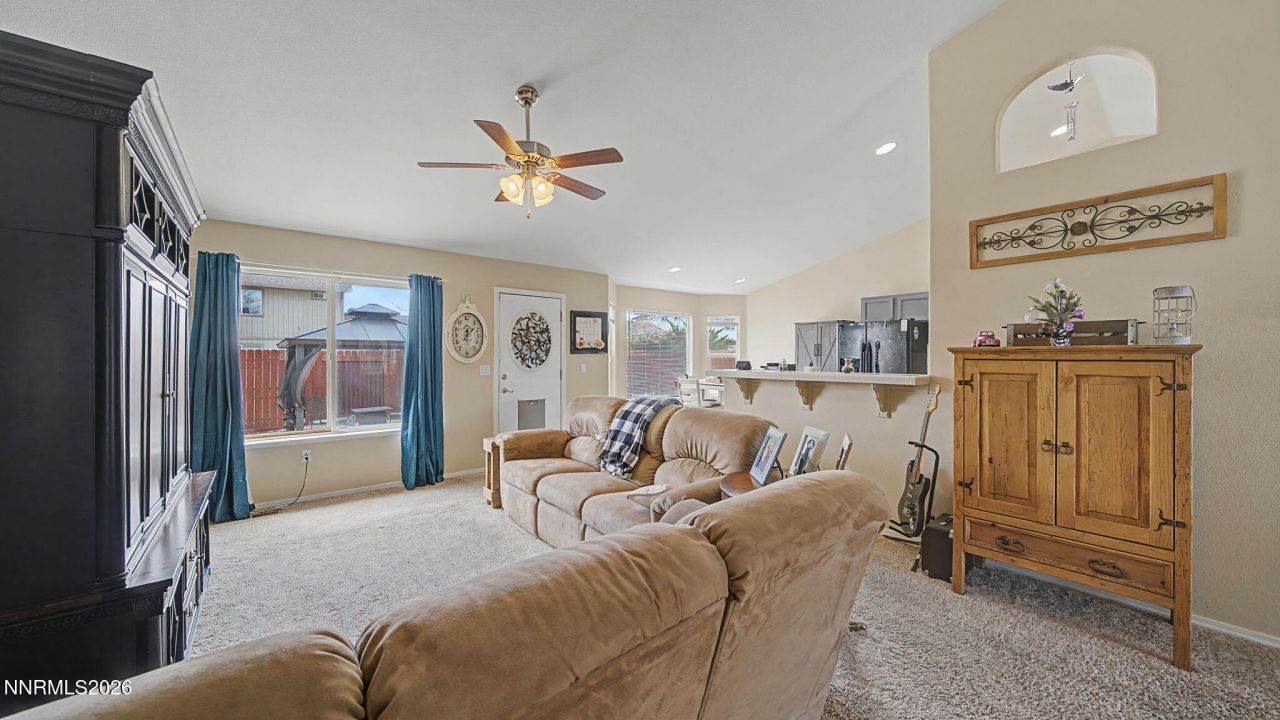 906 Julia Lane, Fernley, NV 89408 Photo