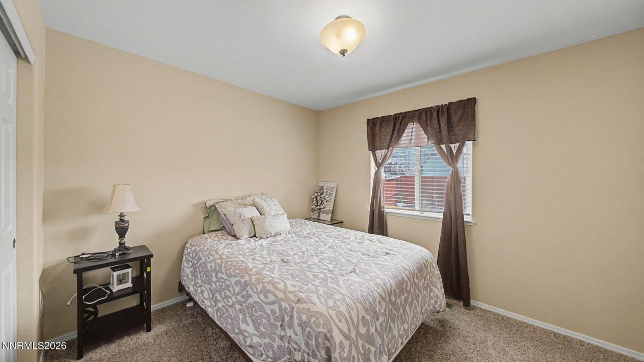 906 Julia Lane, Fernley, NV 89408 Photo