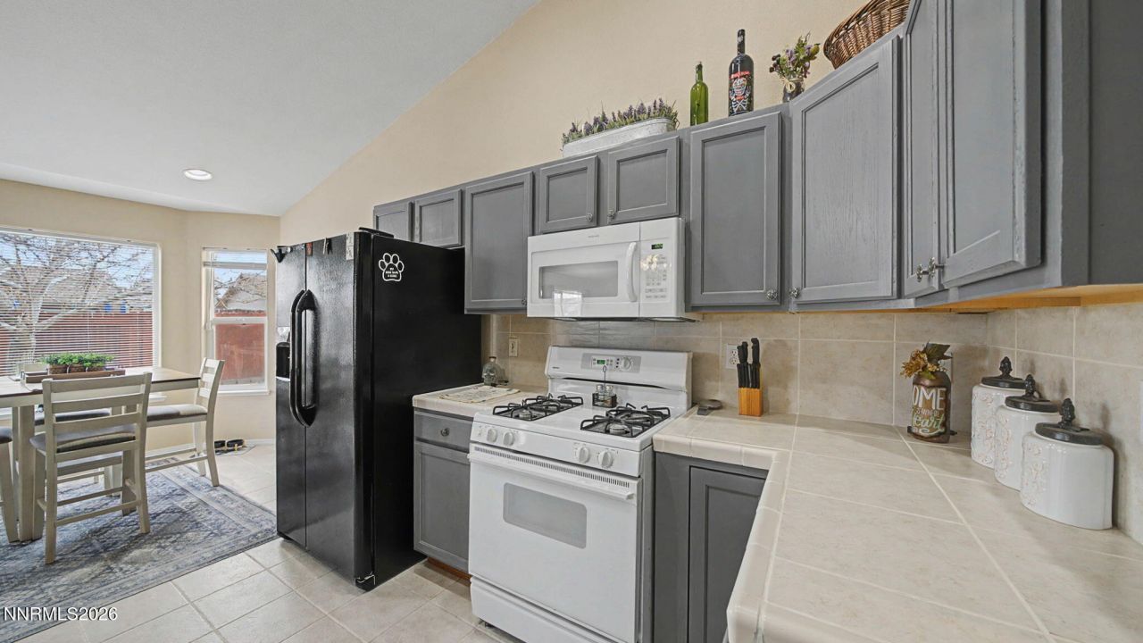 906 Julia Lane, Fernley, NV 89408 Photo