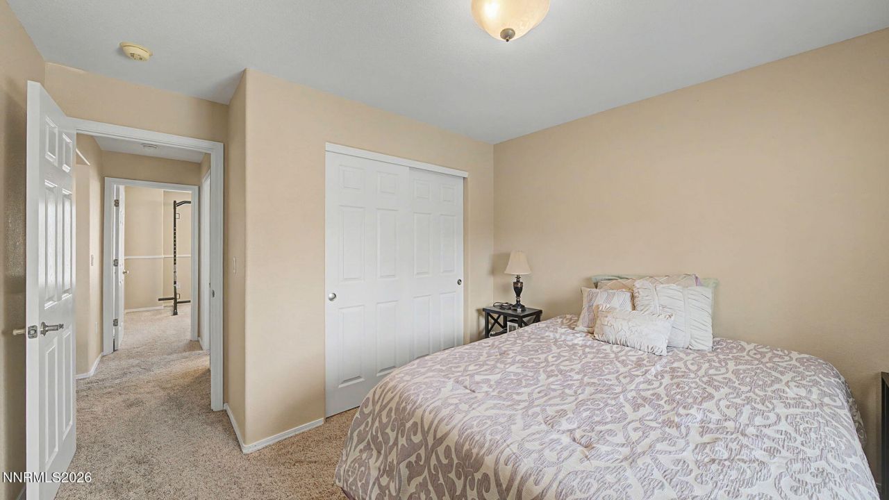 906 Julia Lane, Fernley, NV 89408 Photo