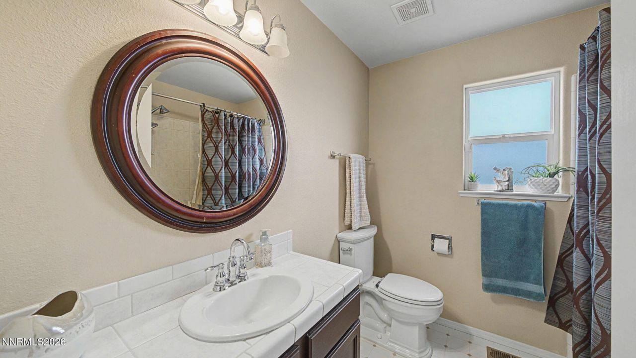 906 Julia Lane, Fernley, NV 89408 Photo