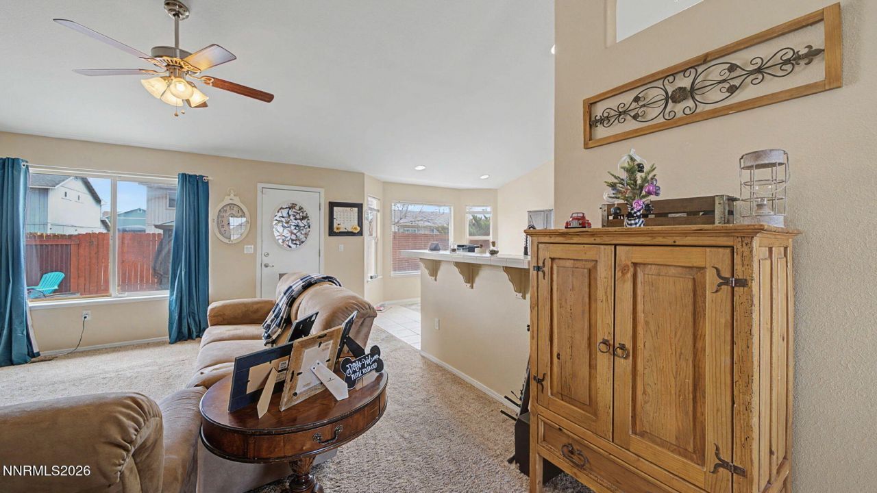 906 Julia Lane, Fernley, NV 89408 Photo