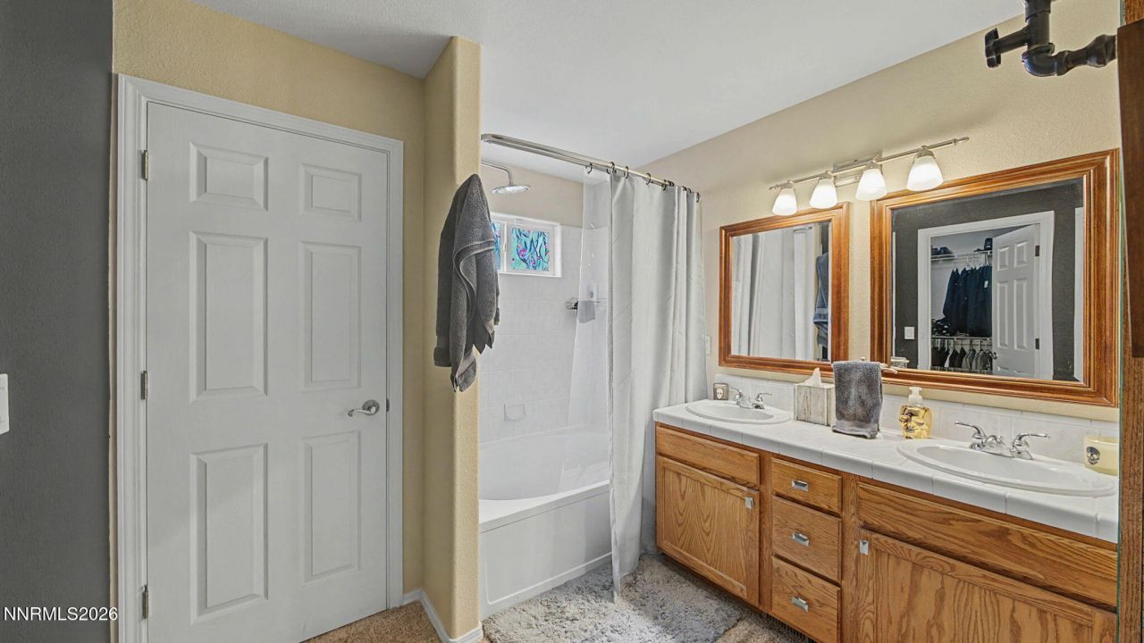 906 Julia Lane, Fernley, NV 89408 Photo