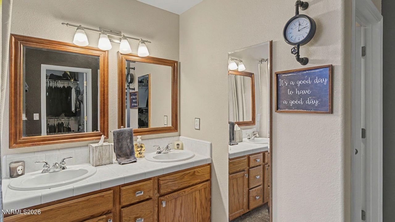 906 Julia Lane, Fernley, NV 89408 Photo