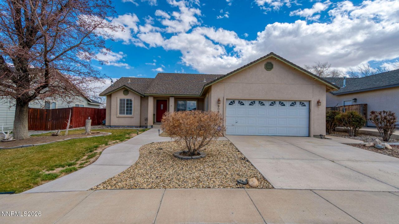 906 Julia Lane, Fernley, NV 89408 Photo