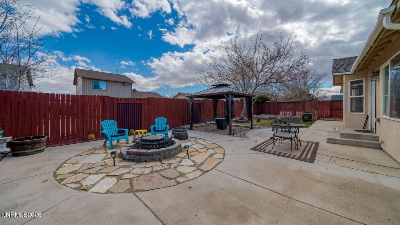 906 Julia Lane, Fernley, NV 89408 Photo