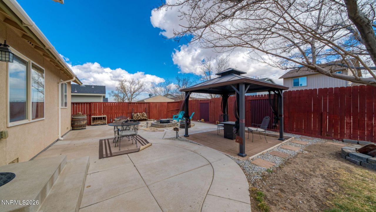 906 Julia Lane, Fernley, NV 89408 Photo