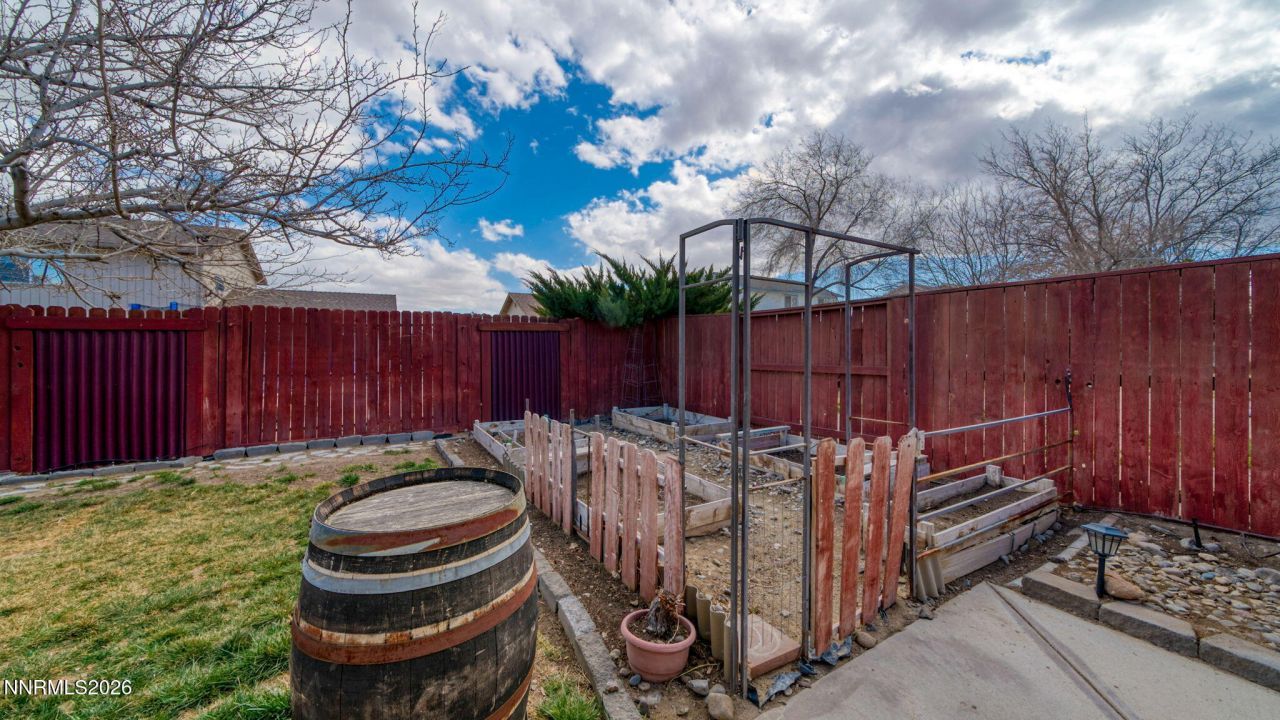 906 Julia Lane, Fernley, NV 89408 Photo