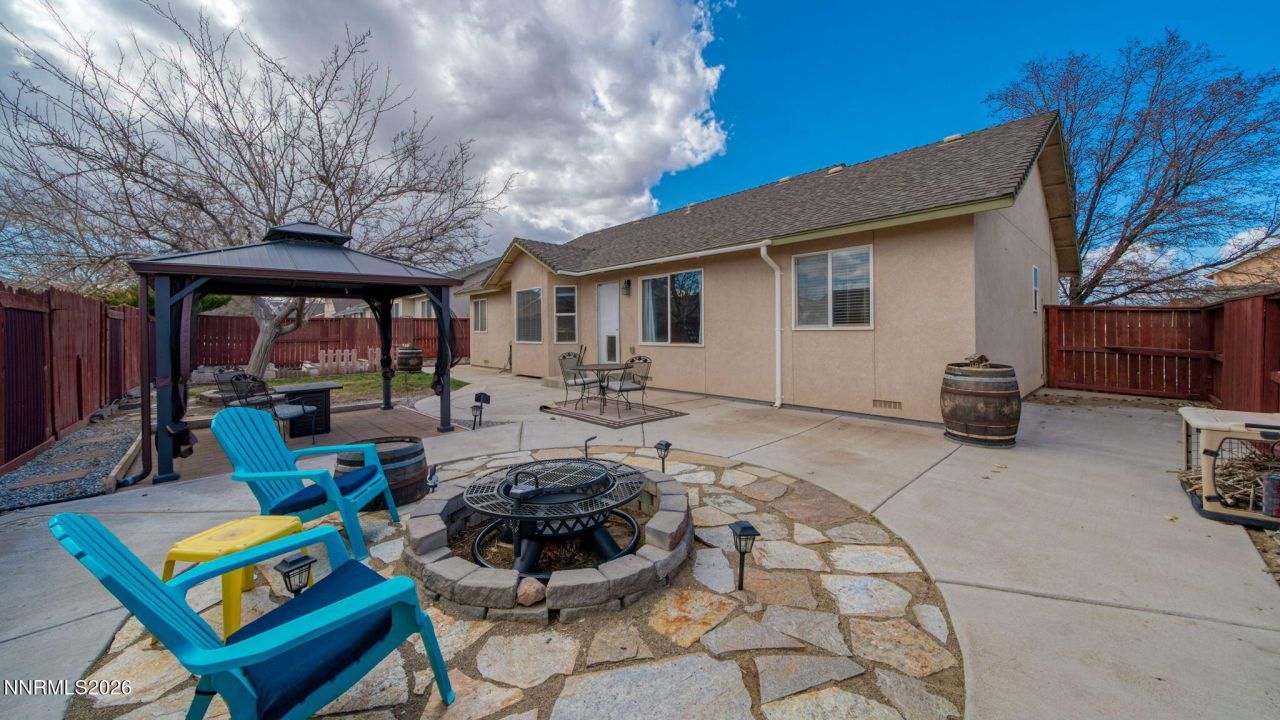 906 Julia Lane, Fernley, NV 89408 Photo