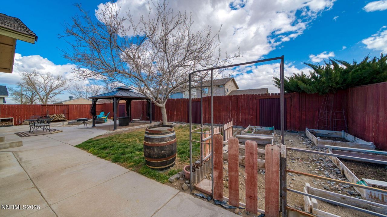 906 Julia Lane, Fernley, NV 89408 Photo
