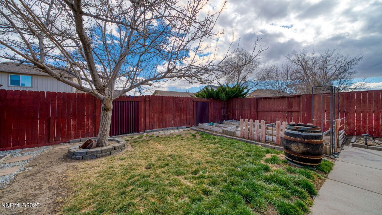 906 Julia Lane, Fernley, NV 89408 Photo