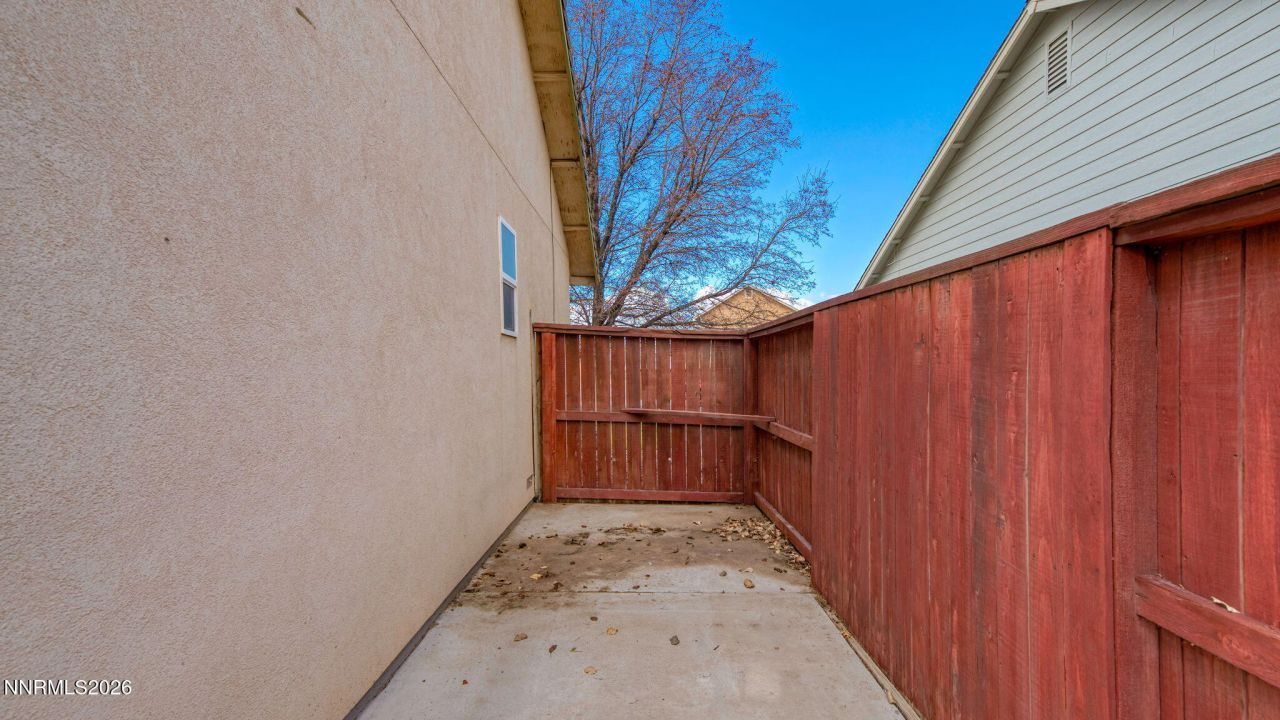 906 Julia Lane, Fernley, NV 89408 Photo