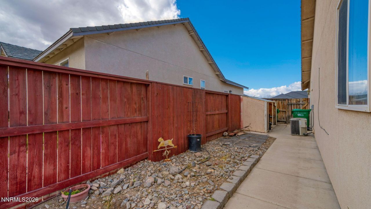 906 Julia Lane, Fernley, NV 89408 Photo