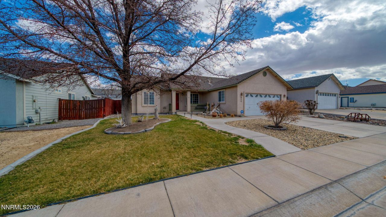906 Julia Lane, Fernley, NV 89408 Photo