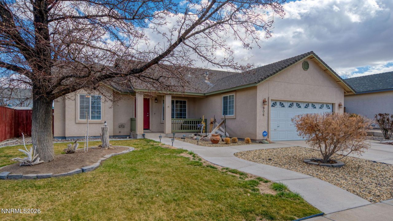 906 Julia Lane, Fernley, NV 89408 Photo