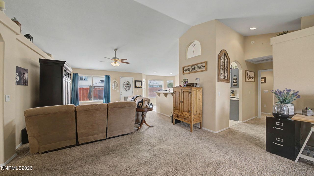 906 Julia Lane, Fernley, NV 89408 Photo