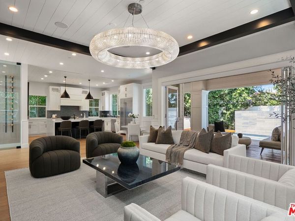 18057 Valley Vista Boulevard, Encino, CA 91316