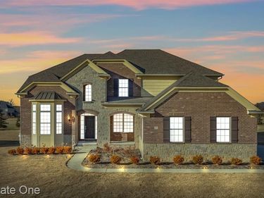 101 OAKLAND CREST Drive , Oakland Twp, MI 48306