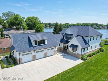 2208 Grove Park Road, Fenton Twp, MI 48430