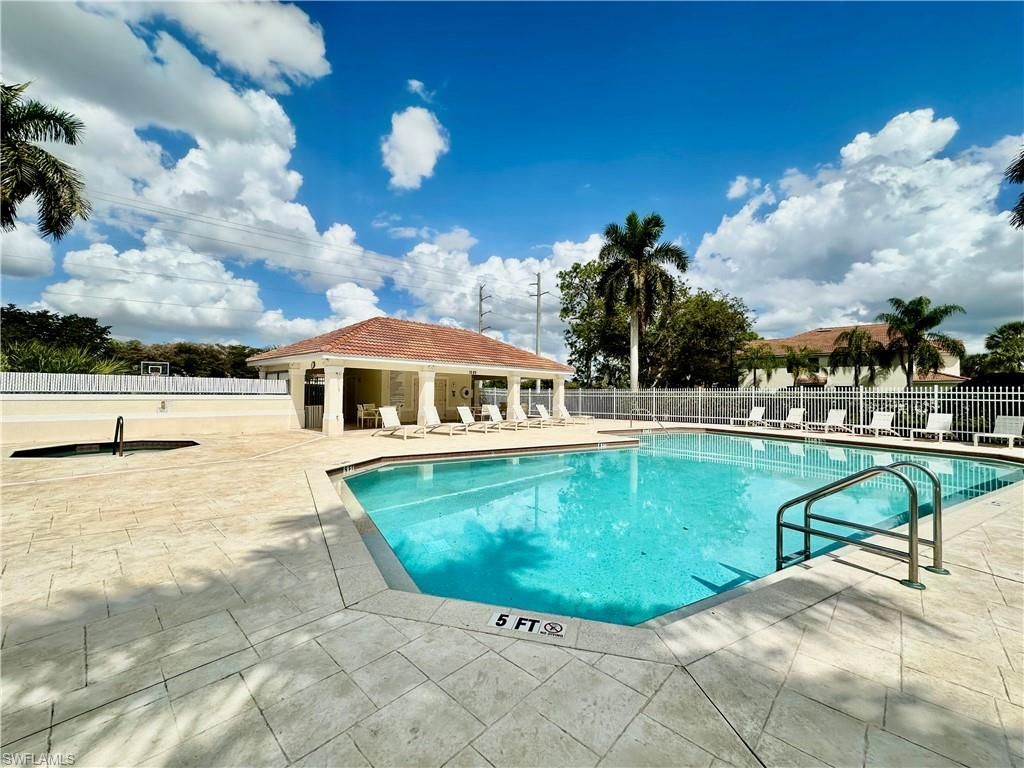 996 Hampton Cir , Unit 71, Naples, FL 34105 Photo