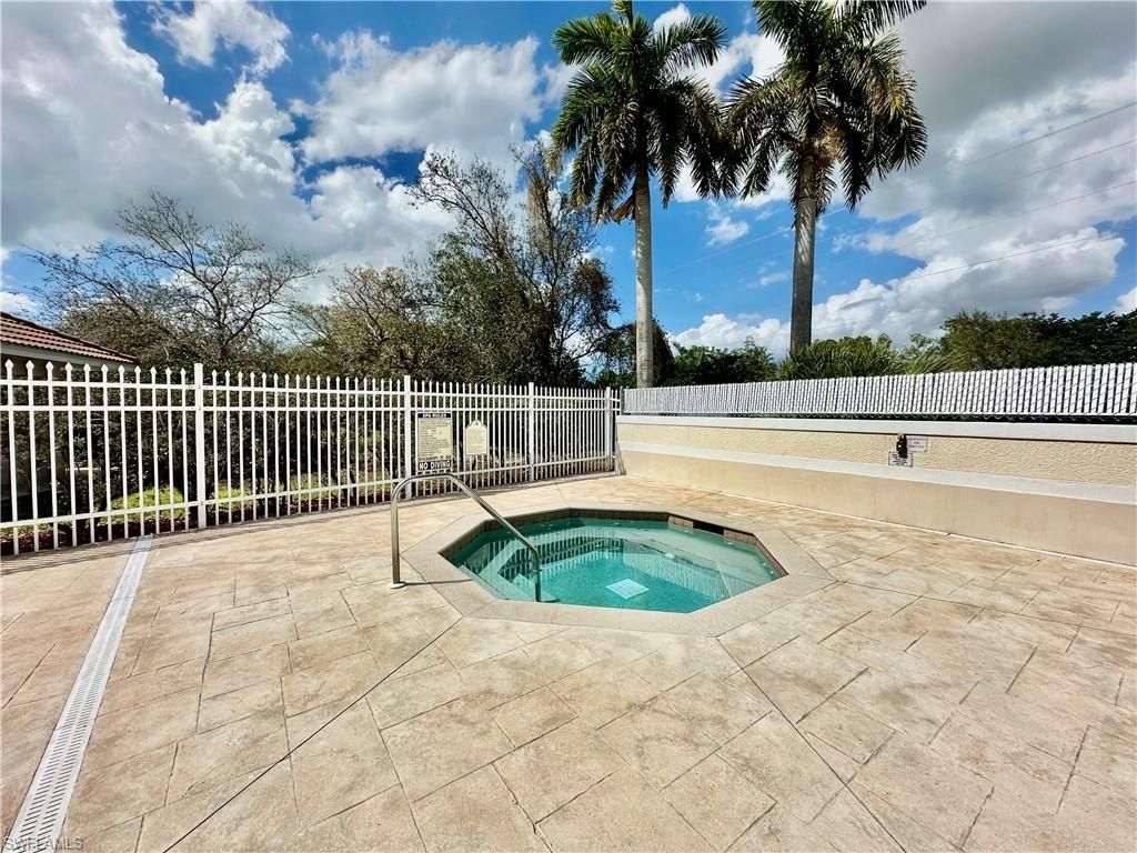996 Hampton Cir , Unit 71, Naples, FL 34105 Photo