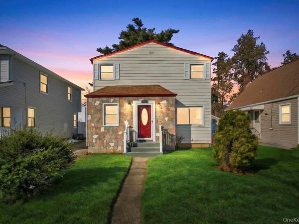 627 10th Avenue , New Hyde Park, NY 11040