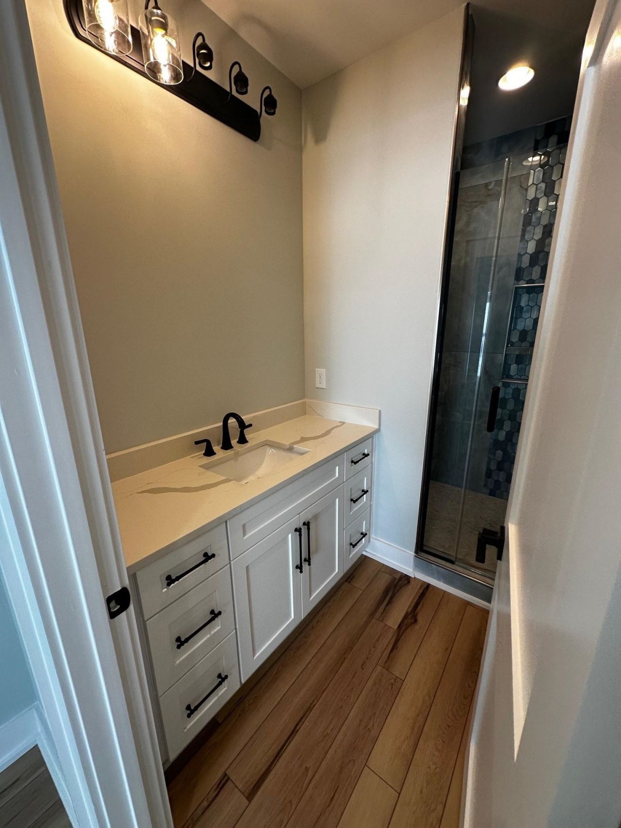 6001 - M-58 S Kings Hwy. Photo 33