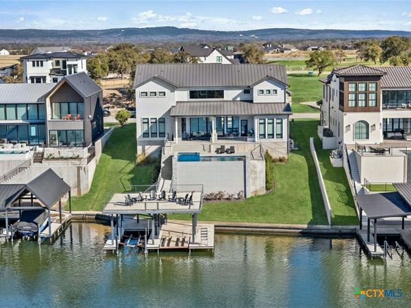 121 Houdini Way , Kingsland, TX 78639