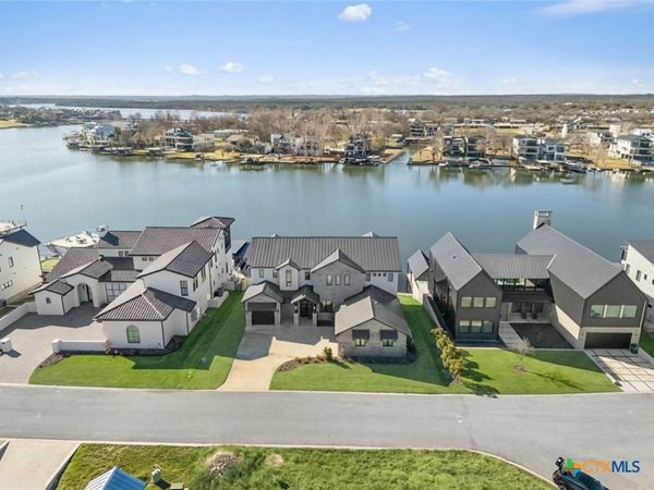 121 Houdini Way, Kingsland, TX 78639