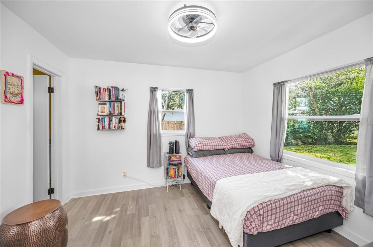 4917 Oxford Avenue N, Saint Petersburg, FL 33710 Photo