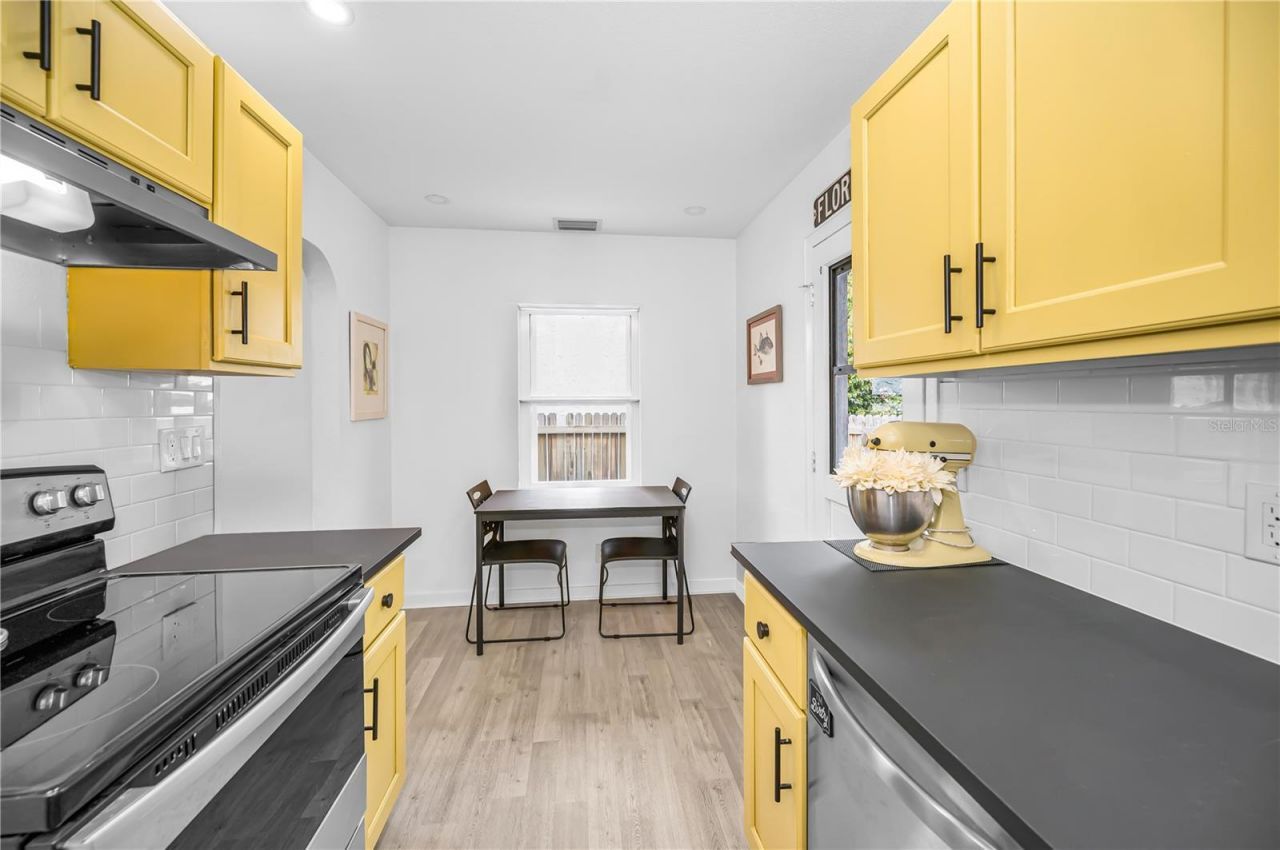 4917 Oxford Avenue N, Saint Petersburg, FL 33710 Photo