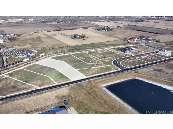 7912 Winter Horses Dr, Middleton, ID 83644