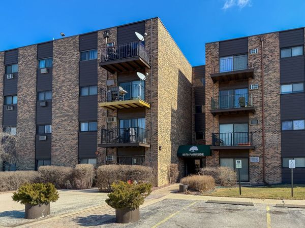 8970 N Parkside Avenue , Unit 408, Des Plaines, IL 60016
