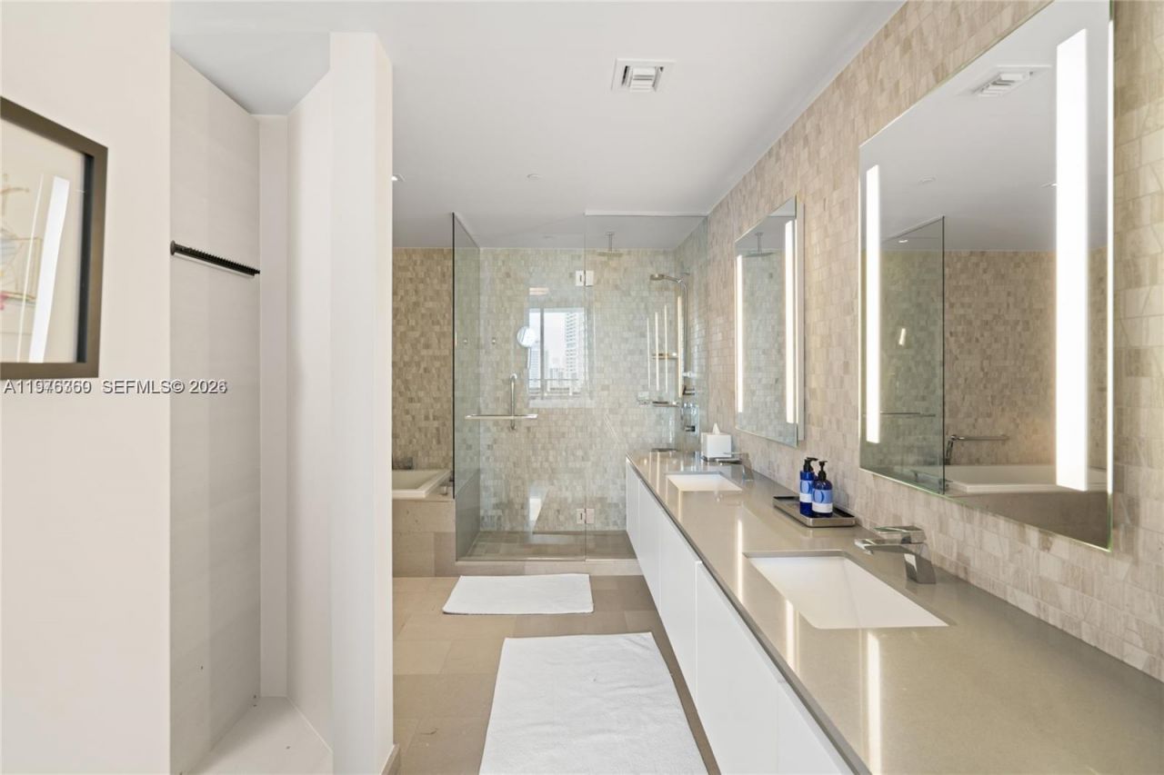 68 SE 6th St , Unit 1209, Miami, FL 33131 Photo