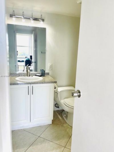 3675 N Country Club Dr , Unit 708, Aventura, FL 33180 Photo