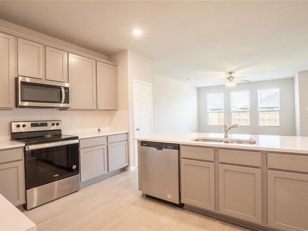 951 Hurstwood Drive, Van Alstyne, TX 75495