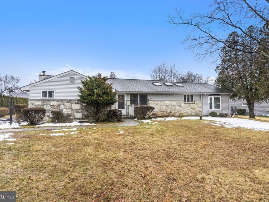 165 Clover Circle, Southampton, PA 18966 Main Photo