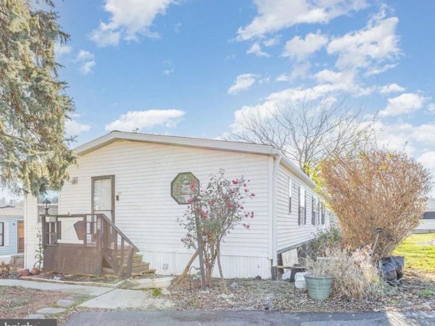 203 Oakfield Court W , Lancaster, PA 17603 Main Photo