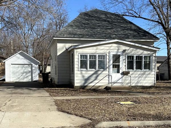 314 7th Street S, Estherville, IA 51334