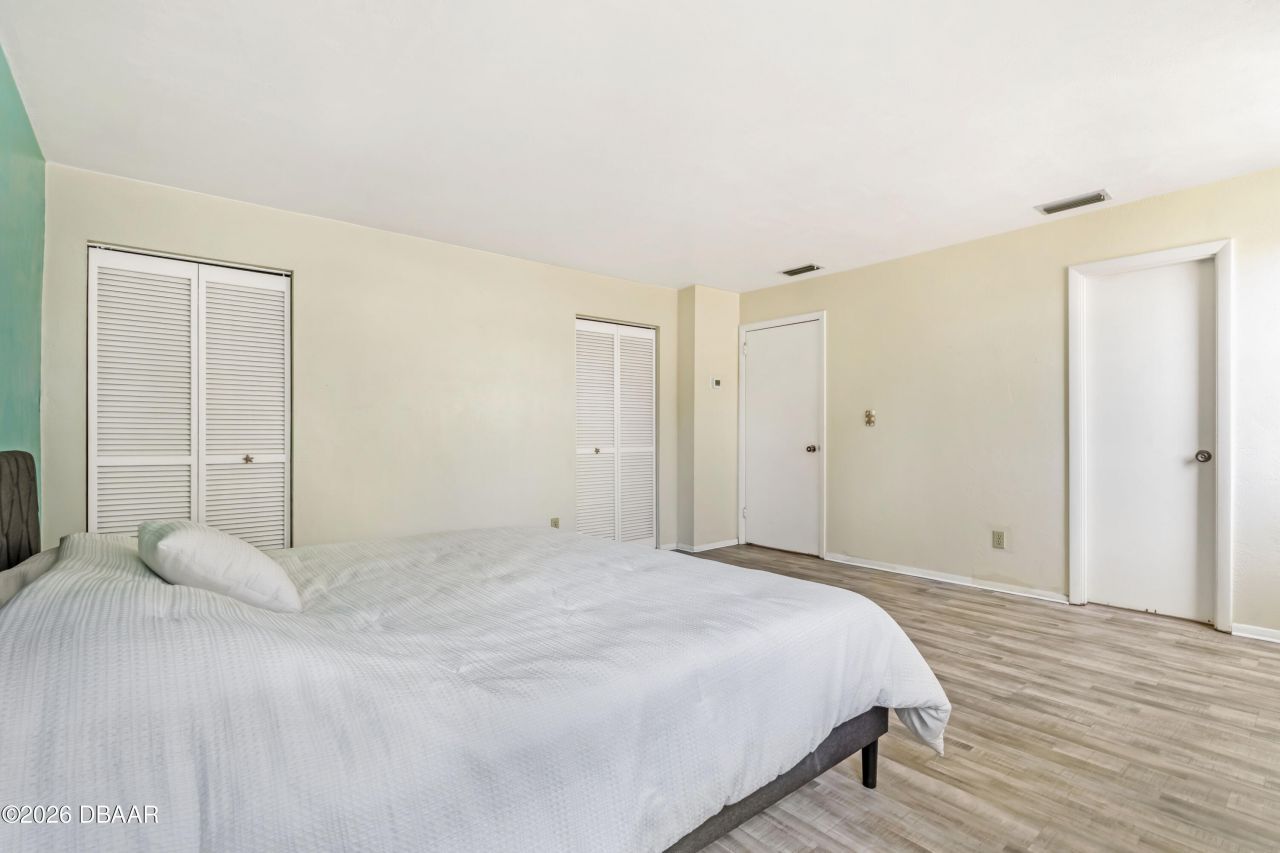 1124 N Halifax Avenue, Daytona Beach, FL 32118 Photo