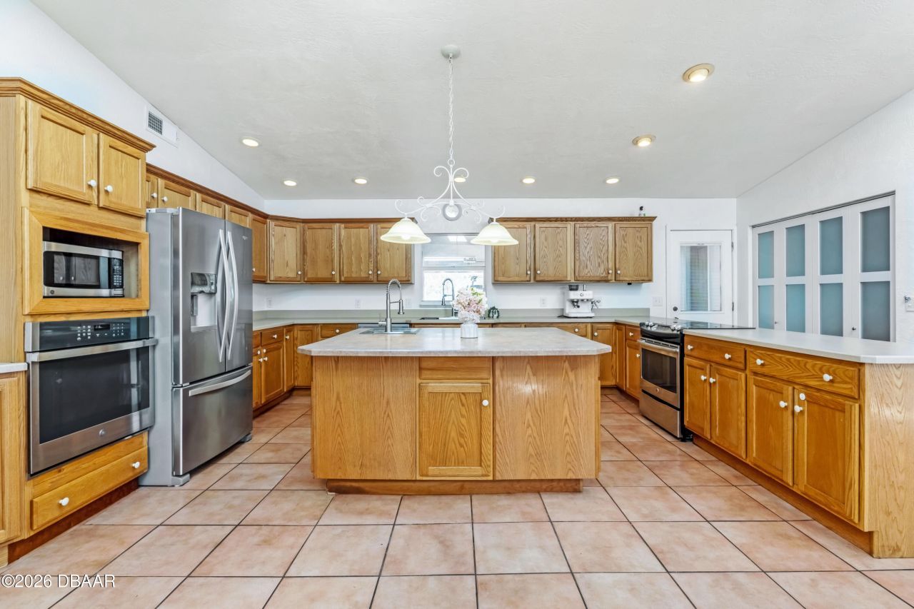 1124 N Halifax Avenue, Daytona Beach, FL 32118 Photo