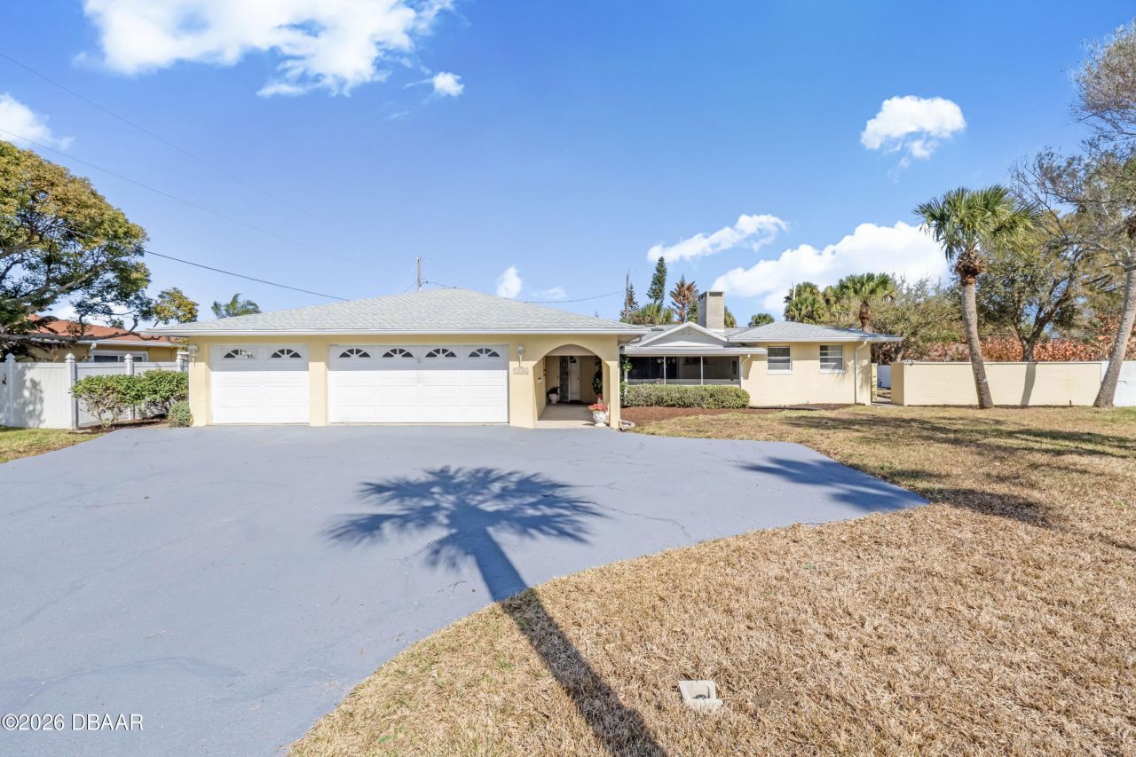 1124 N Halifax Avenue, Daytona Beach, FL 32118 Photo