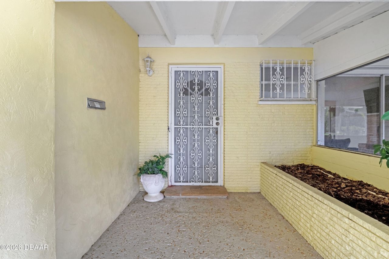 1124 N Halifax Avenue, Daytona Beach, FL 32118 Photo