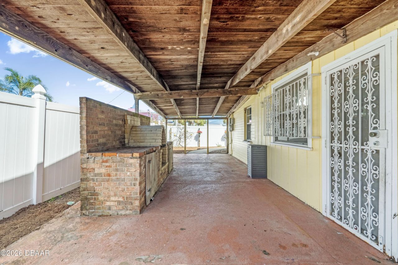 1124 N Halifax Avenue, Daytona Beach, FL 32118 Photo