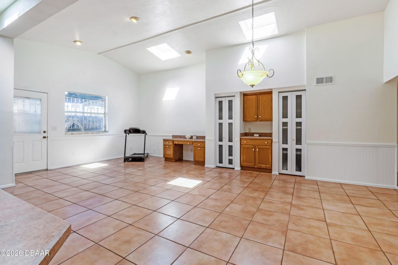 1124 N Halifax Avenue, Daytona Beach, FL 32118 Photo