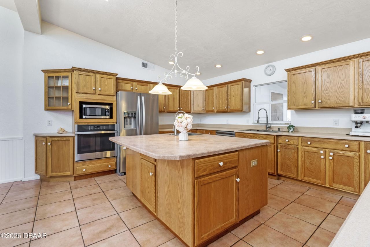 1124 N Halifax Avenue, Daytona Beach, FL 32118 Photo