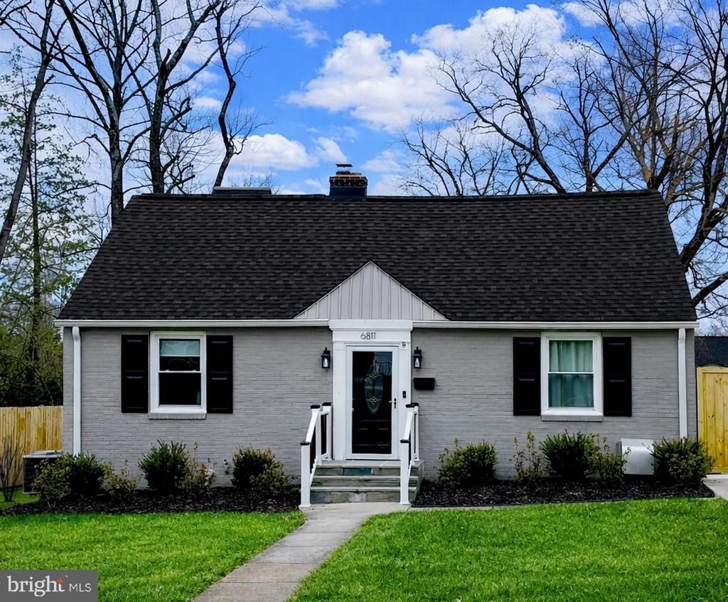 6811 Jackson Avenue, Falls Church, VA 22042 Main Photo