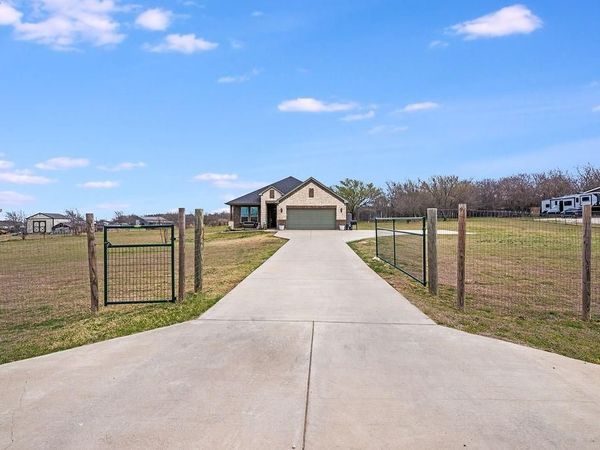 2541 Emerald Forest Drive, Burleson, TX 76028
