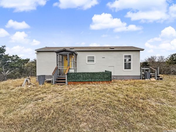 1372 N Lakeshore, Bandera, TX 78003